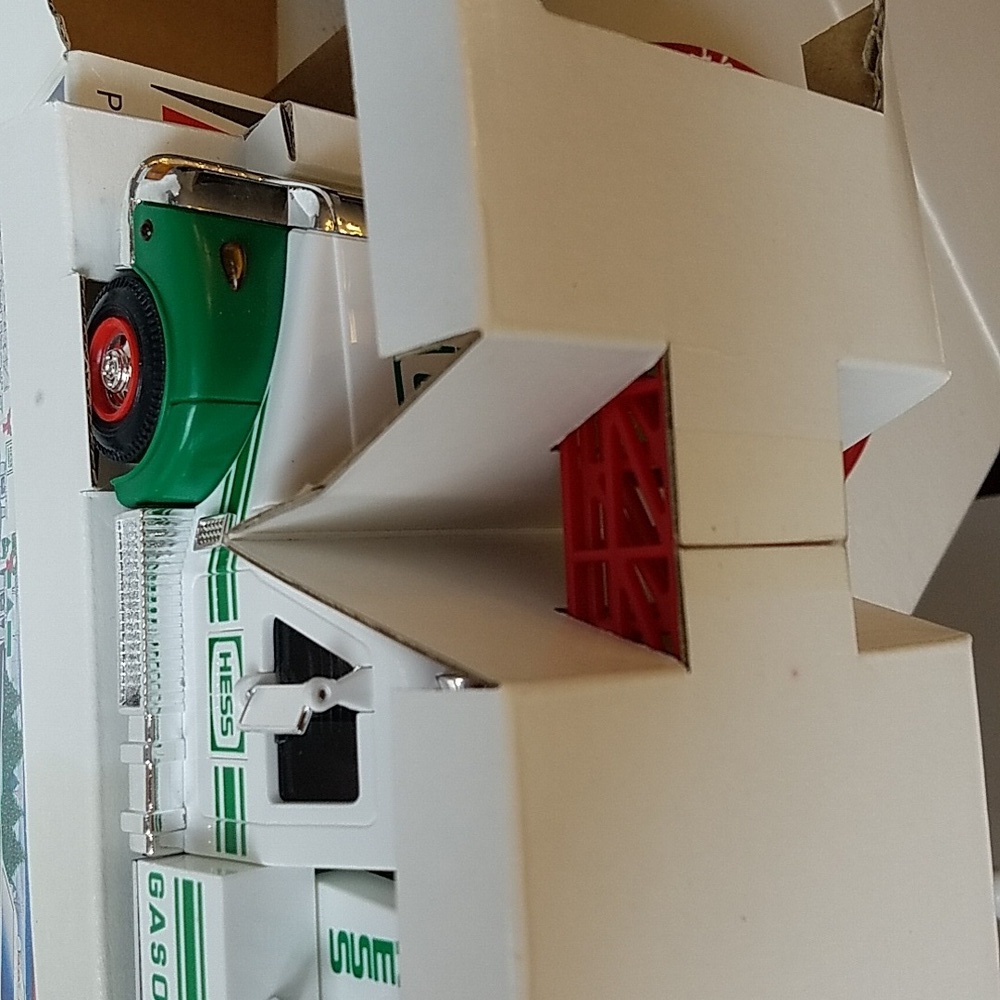 Hess 1994 Rescue Truck In Box - Picture 10 of 11